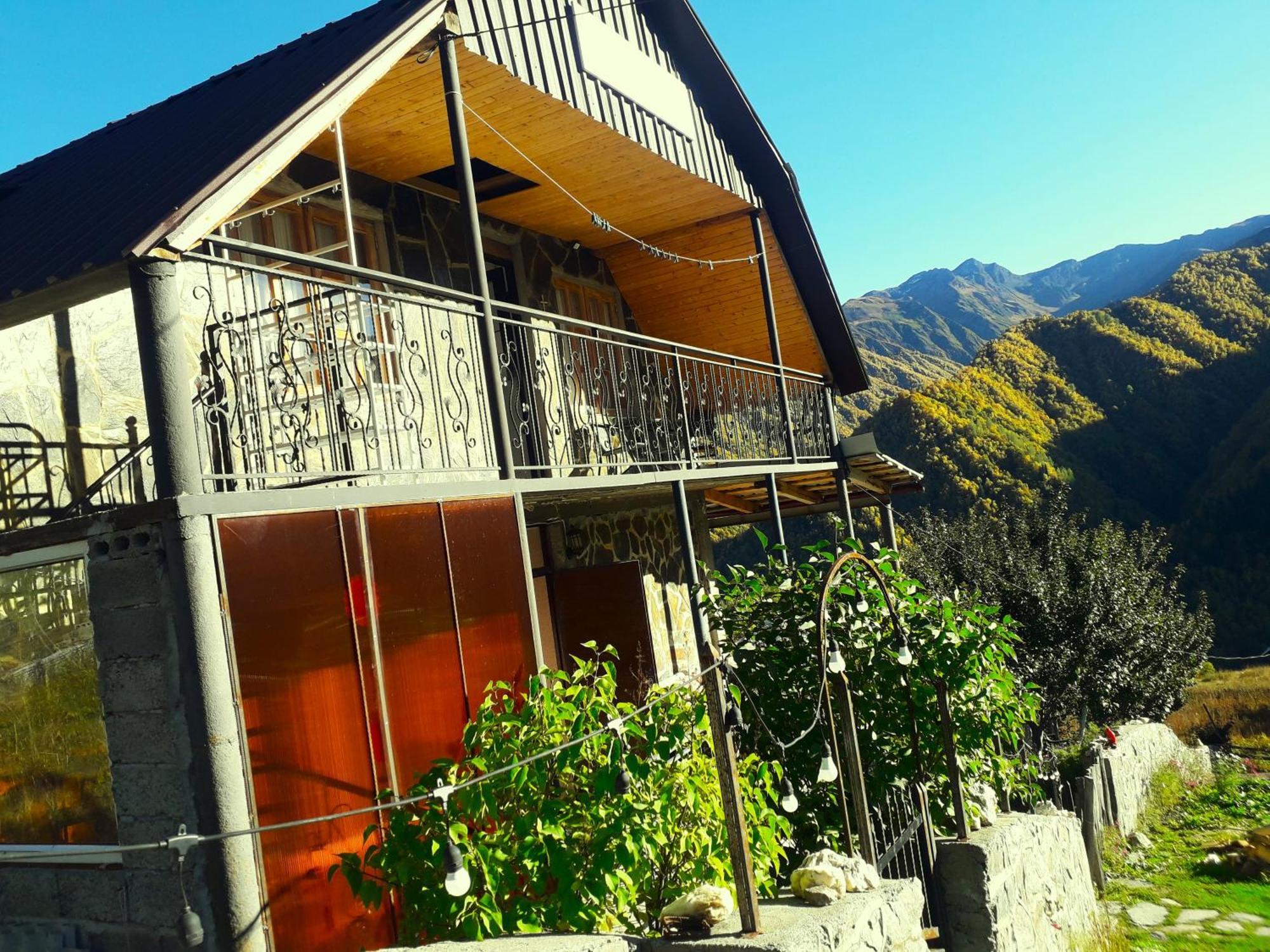Betegi Guest House Местия Екстериор снимка