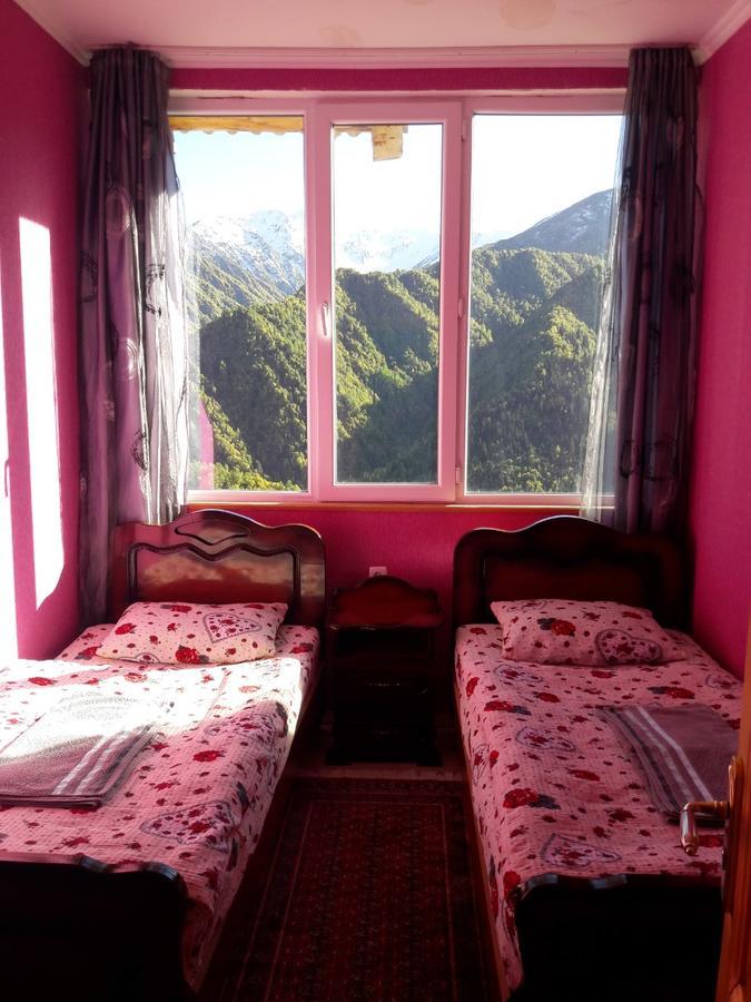 Betegi Guest House Местия Екстериор снимка